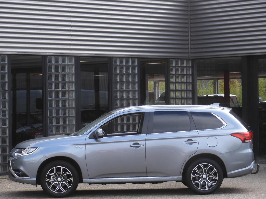 Mitsubishi Outlander PHEV INSTYLE/ 360°CAMERA/ LEER/ AFN. T, 1998 cc, 4 cilinders, 1820 kg, Vierwielaandrijving