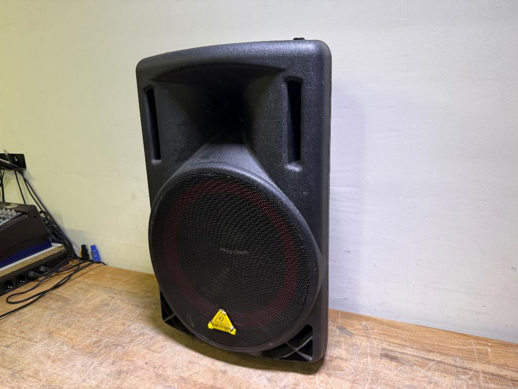 Behringer B215XL Speaker (met JB Systems woofer), Audio, Tv en Foto, Luidsprekers, Refurbished, Front, Rear of Stereo speakers