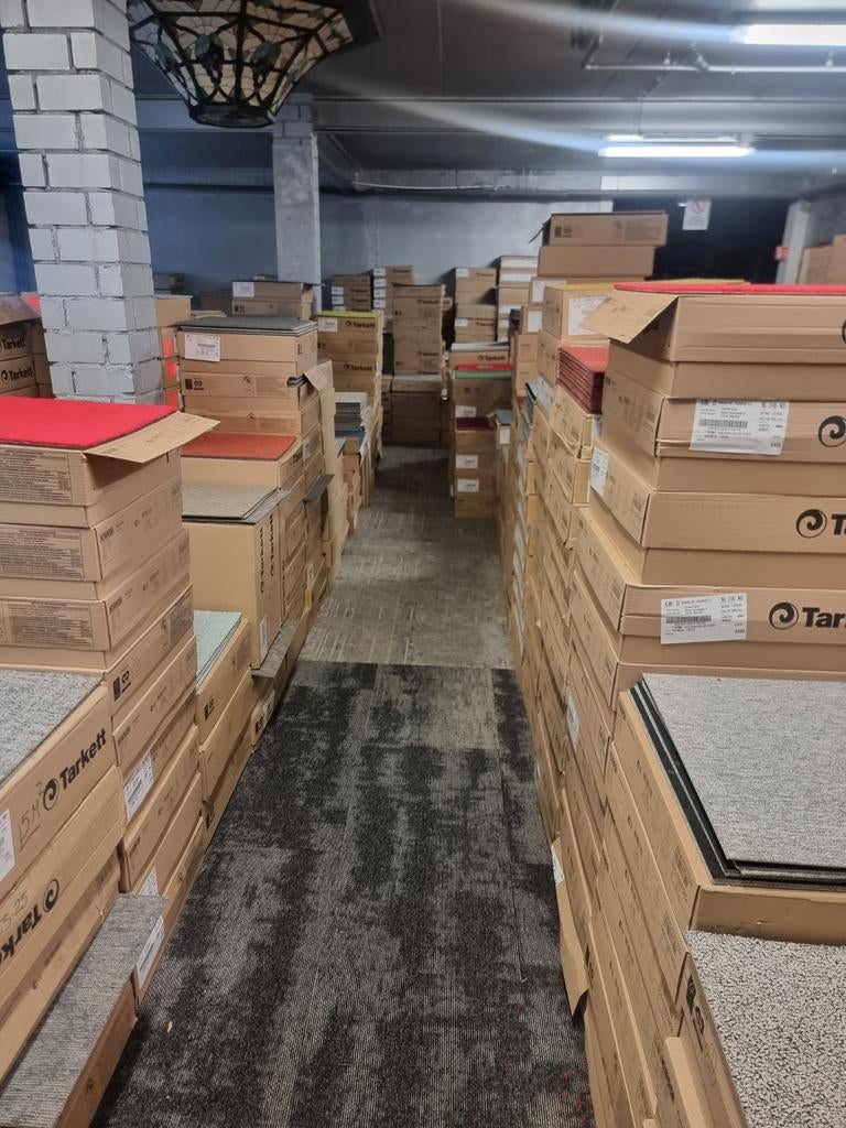 Hoogpolige  tapijt tegels DESSO RESTANT OUTLET WAALWIJK, Ophalen, Gebruikt