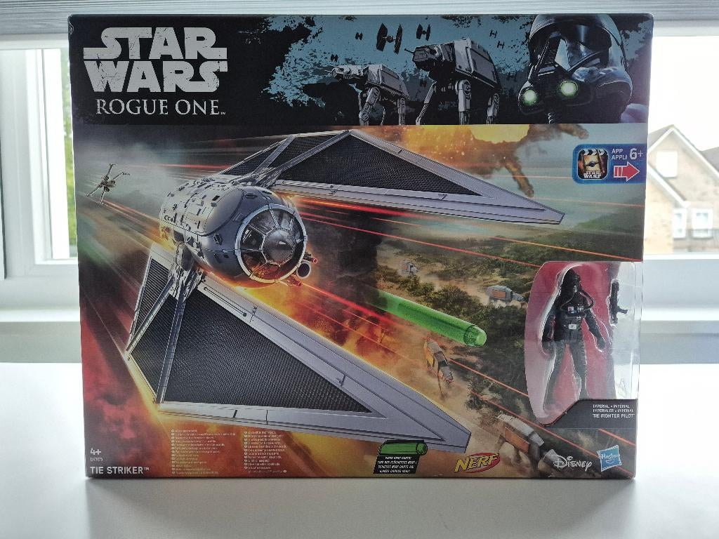 Star Wars Rogue One TIE Striker + Imperial TIE Fighter Pilot, Ophalen of Verzenden, Nieuw, Actiefiguurtje