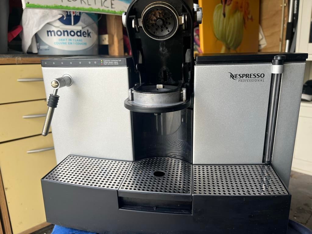 Nespresso Professional Koffiemachine - Zo goed als nieuw, Witgoed en Apparatuur, Koffiezetapparaten, Espresso apparaat, Ophalen of Verzenden