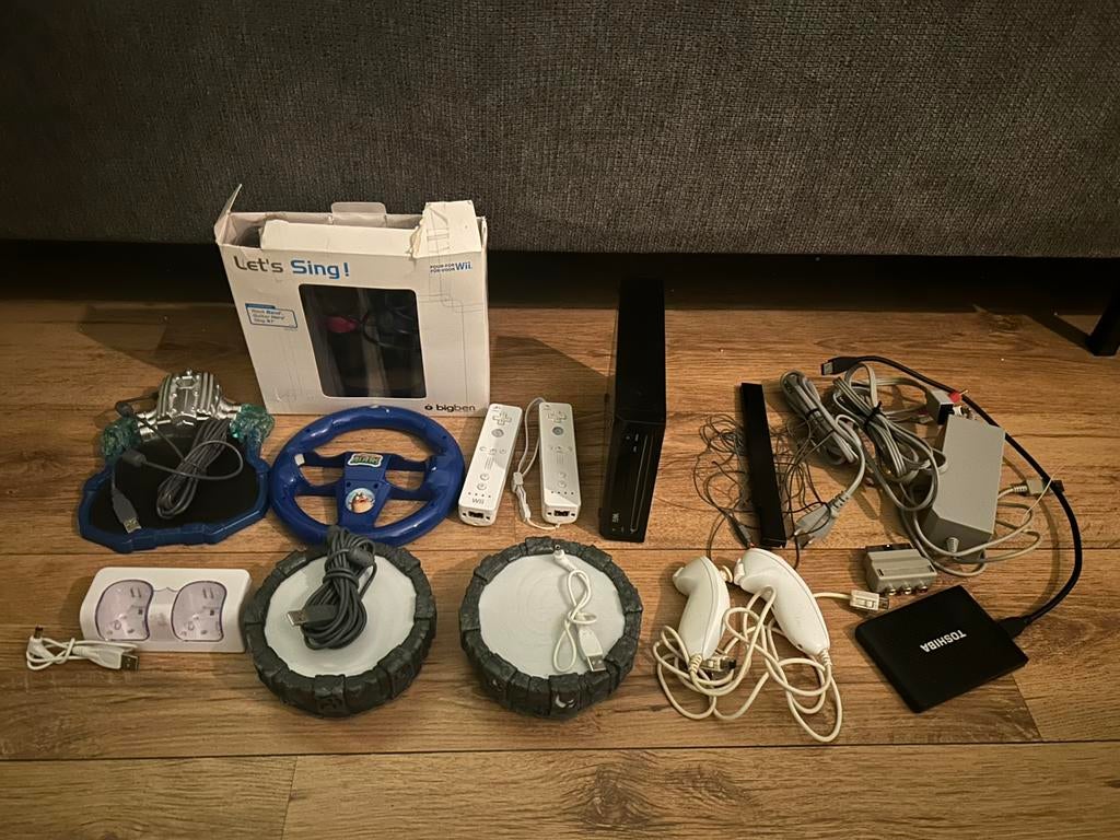 Nintendo Wii inclusief 106 spellen en veel accessoires, Ophalen of Verzenden, Zo goed als nieuw, Met 2 controllers, Met stuurtje