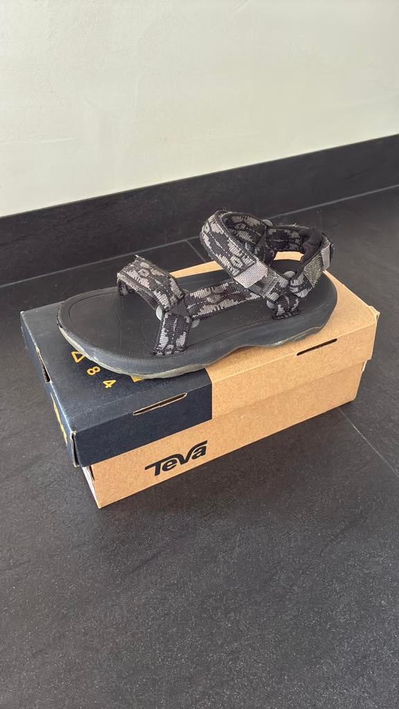 Teva sandaal grijs/ zwart maat 28, Ophalen of Verzenden, Zo goed als nieuw, Jongen, Overige typen