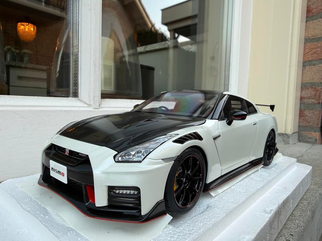 1:18 Nissan GT-R R35 Nismo Brilliant White Autoart 77501, Auto, Autoart, Nieuw, Ophalen of Verzenden