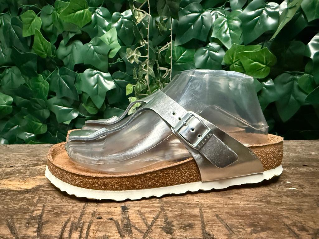 gewoon Nieuwe mooie slippers van Birkenstock maat 37, Slippers, Nieuw, Ophalen of Verzenden, Birkenstock