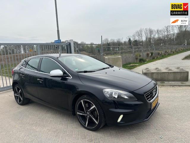 Volvo V40 2.0 D4 Summum Business, Auto's, Volvo, Voorwielaandrijving, Euro 5, Gebruikt, Zwart