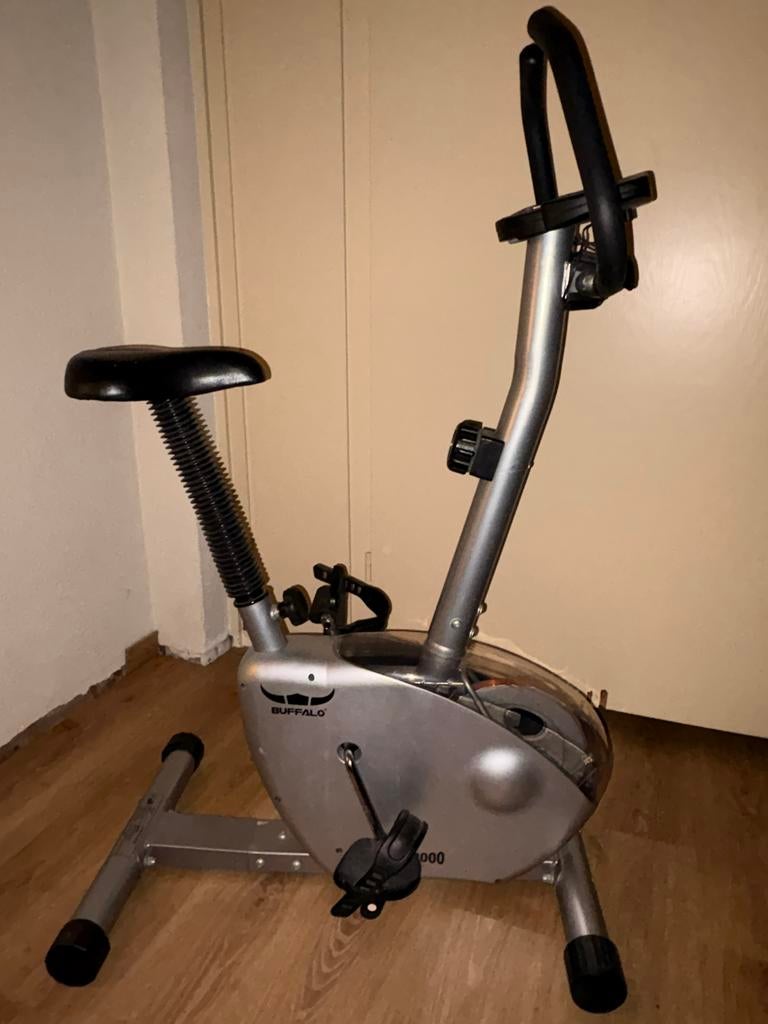 Hometrainer Buffalo HTM2000, Sport en Fitness, Ophalen, Aluminium, Zo goed als nieuw, Benen