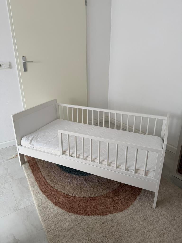 Peuterbed Petite Amelie 140x70 wit incl matras, Kinderen en Baby's, Babywiegjes en Ledikanten, Ophalen, Gebruikt, Ledikant