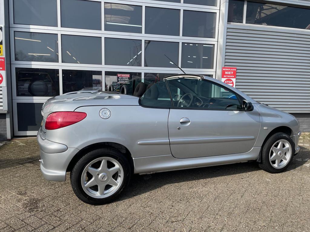 Peugeot 206 1.6i 16v Cabrio, Sportief & Zomerproof, Auto's, Voorwielaandrijving, Gebruikt, 4 cilinders, Cabriolet