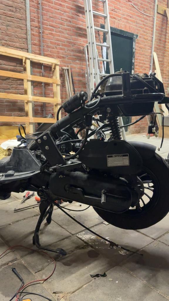 Scooter, vonkt niet meer, Fietsen en Brommers, Brommeronderdelen | Scooters, Ophalen of Verzenden, Gebruikt, Overige typen, Overige merken