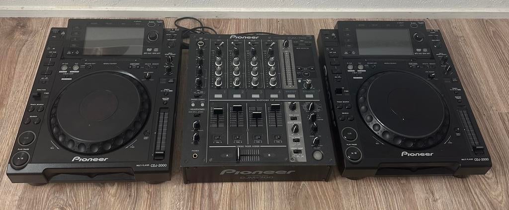Aangeboden : Mooie set Pioneer djm-700 en 2 x cdj-2000, Ophalen, Zo goed als nieuw, Pioneer