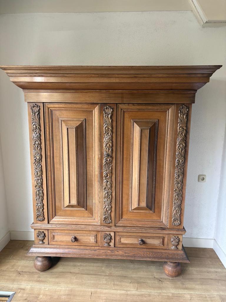 Mooie massief eiken rankenkast(op te halen in DEN BOSCH), Ophalen