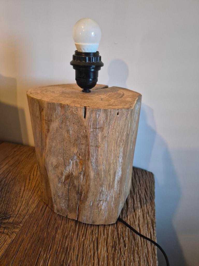 Unieke eiken tafellamp - rustieke boomstam lamp, Huis en Inrichting, Lampen | Tafellampen, Ophalen, Gebruikt, Rustiek, Landelijk, Natuurlijk