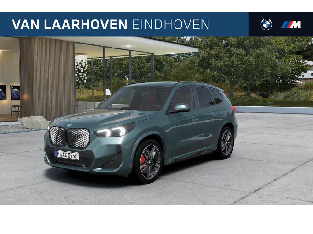 BMW iX1 eDrive20 M Sport / Sportstoelen / Adaptieve LED / M, Leder, Nieuw, Elektrische stoelverstelling, SUV of Terreinwagen