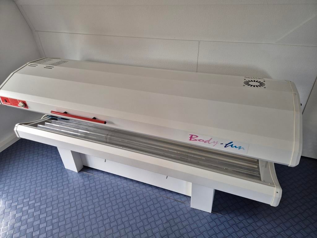 zonnebank in zeer goede staat, amper gebruikt., Witgoed en Apparatuur, Zonnebanken en Gezichtsbruiners, Ophalen, Gebruikt, Zonnebank dubbelzijdig