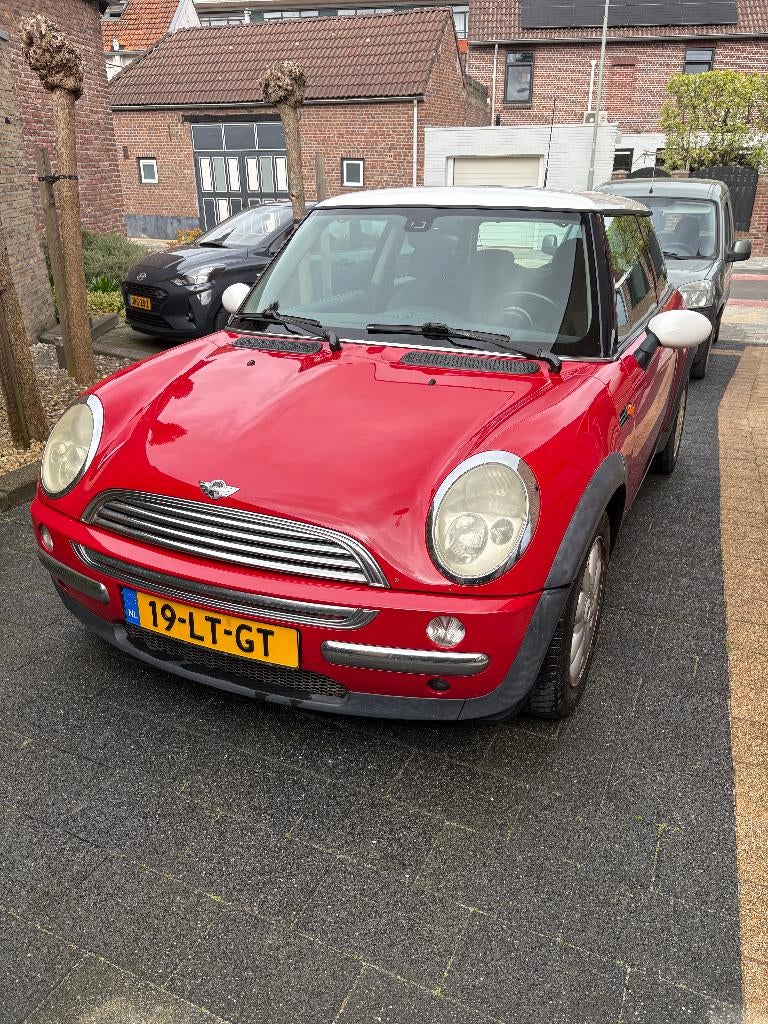 Mini 1.6 16V Cooper 2003 Rood, Voorwielaandrijving, 4 cilinders, 4 stoelen, Regensensor
