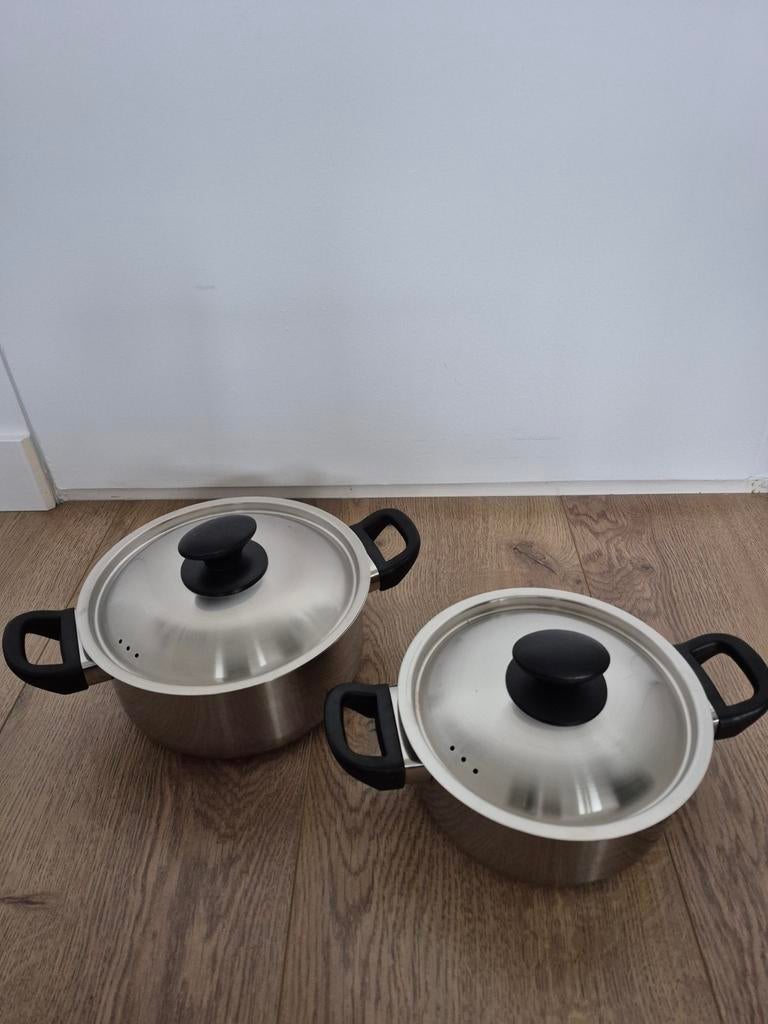 Twee pannen van de Hema, Ophalen, Zo goed als nieuw