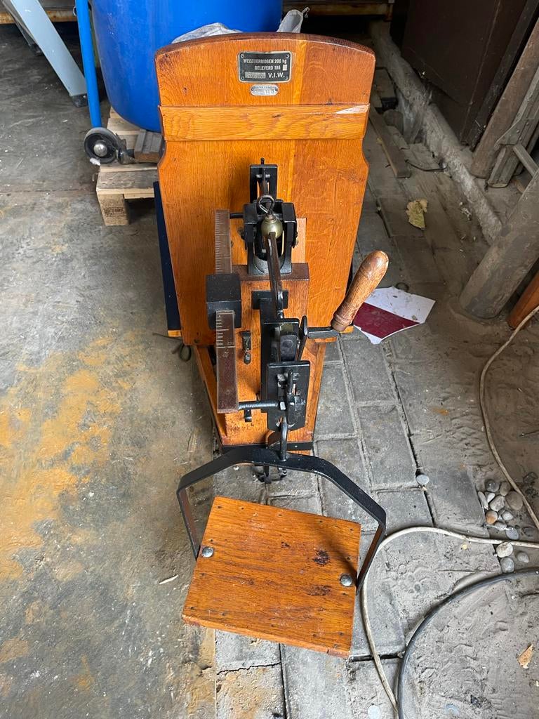 Antieke Weegschaal - Vloerweegschaal 200 kg bied maar, Ophalen of Verzenden, Gebruikt, Vloerweegschaal, 200 kg of meer