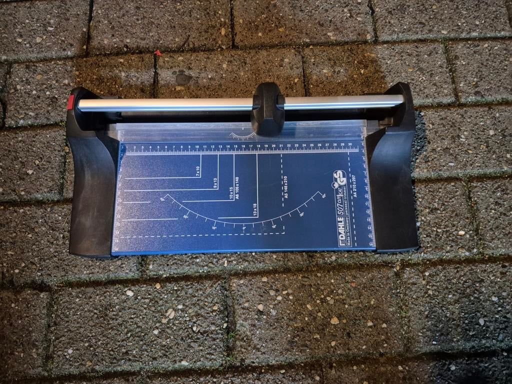 Papier snijapparaat, Ophalen