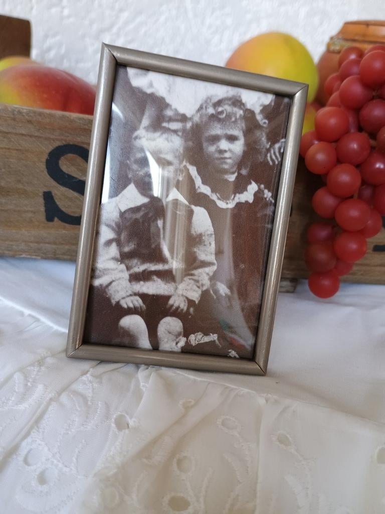 Klein oud fotolijstje met bol glas ( nr.7), Antiek en Kunst, Curiosa en Brocante, Ophalen of Verzenden