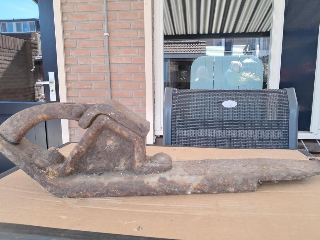 Antieke spoorwegschoen / wagonrem, Ophalen