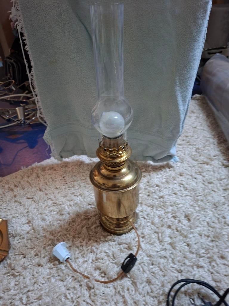 Messing olielamp met glazen kap voor op de boot, Ophalen