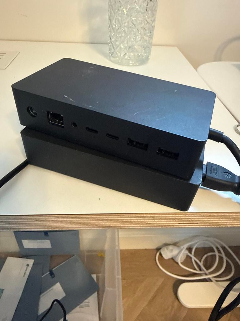 Microsoft Surface Dock 2 (Model 1917) USB-C, Computers en Software, Dockingstations, Ophalen of Verzenden, Zo goed als nieuw, Docking station