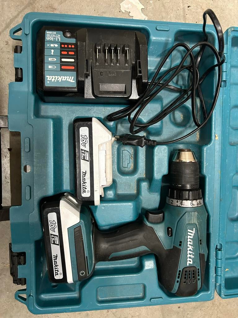 Makita DF457D accuboormachine met 2 accu's en oplader, Gebruikt, Variabele snelheid, Ophalen of Verzenden, Boor- en Schroefmachine