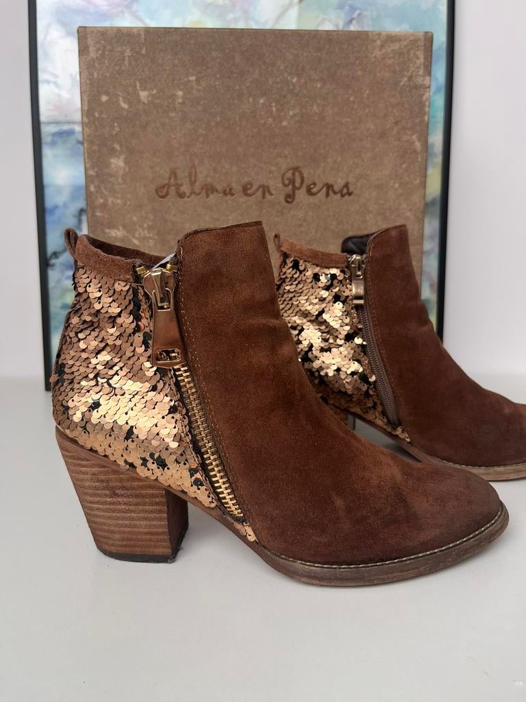 Bruine suede enkellaarsjes maat 38 pailletten Alma en Pena, Bruin, Lage of Enkellaarzen, Ophalen of Verzenden, Zo goed als nieuw