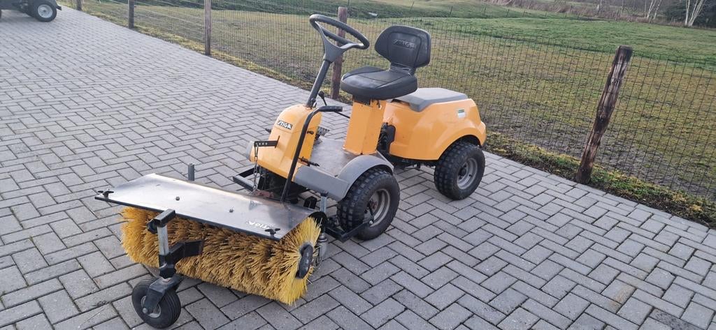 Stiga Park Veegmachine evt met maaidek., Ophalen of Verzenden