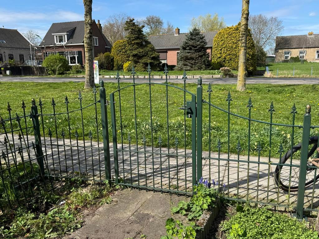 Sierhekwerk met looppoort, ongeveer 22 meter, Met poort, Gebruikt, Ophalen of Verzenden, Sierhekwerk