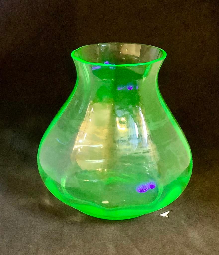 Uranium optiek vaasje Kristalunie ca 1930, Antiek en Kunst, Antiek | Glas en Kristal, Ophalen of Verzenden
