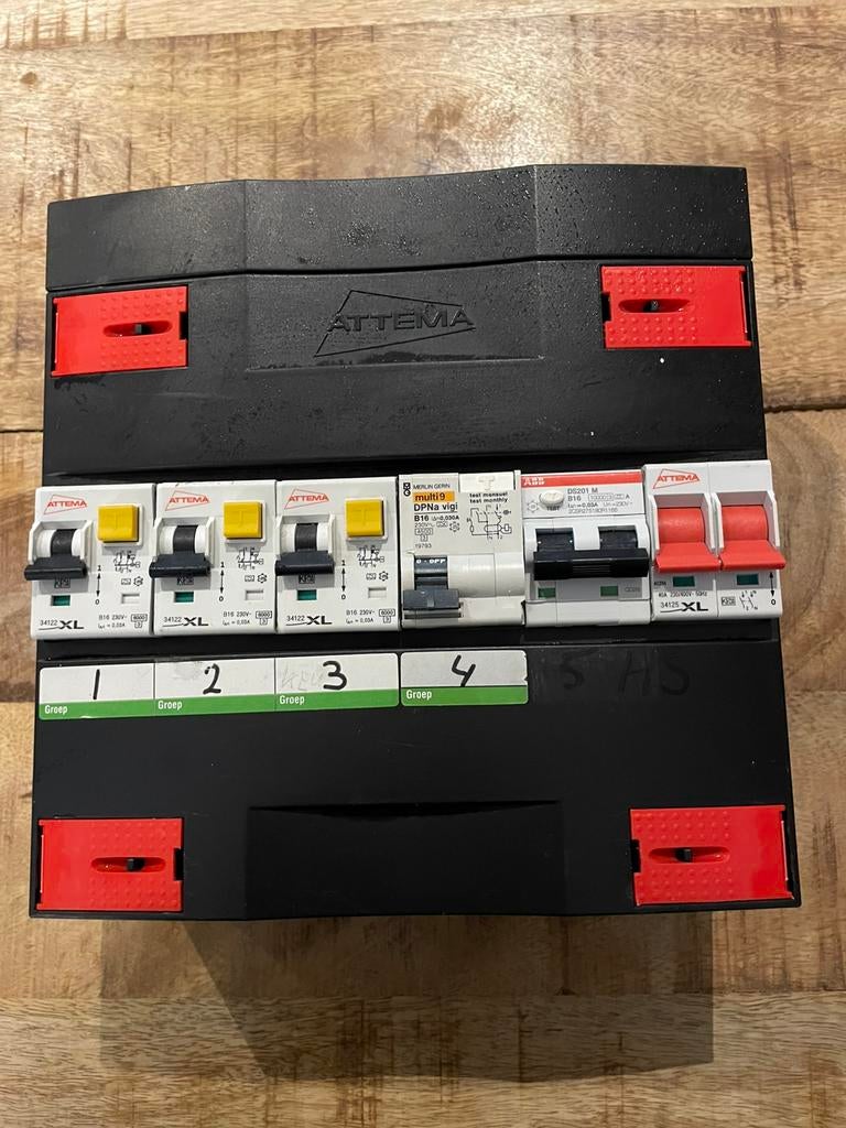 Attema groepenkast 1F uitbedraad - 5x Alamat B16 +MainSwitch, Ophalen of Verzenden, Overige typen