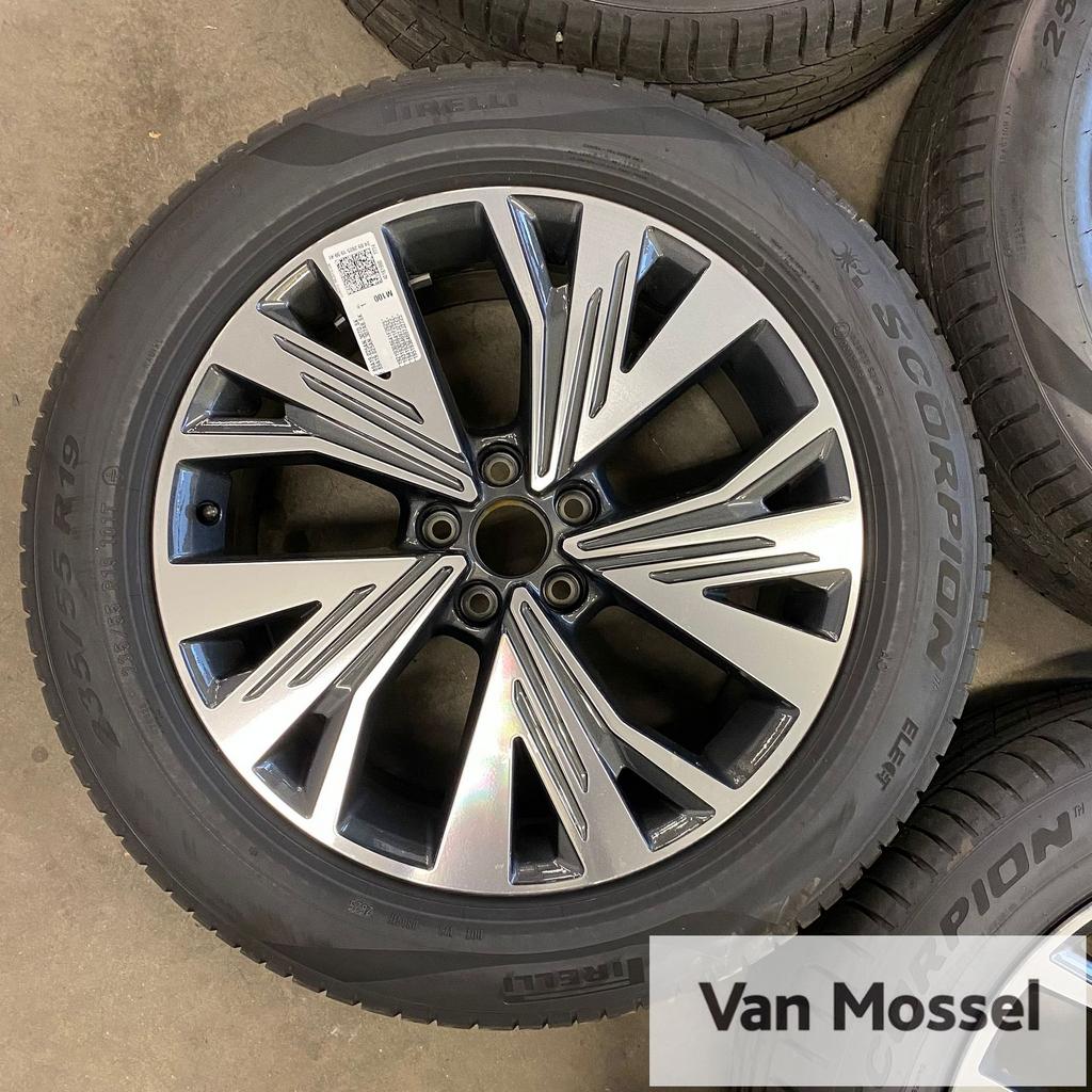Audi Q4 E-tron Pirelli Scorpion Elect 235/55/R19 - 255/55/R1, 19 inch, Gebruikt, -, -