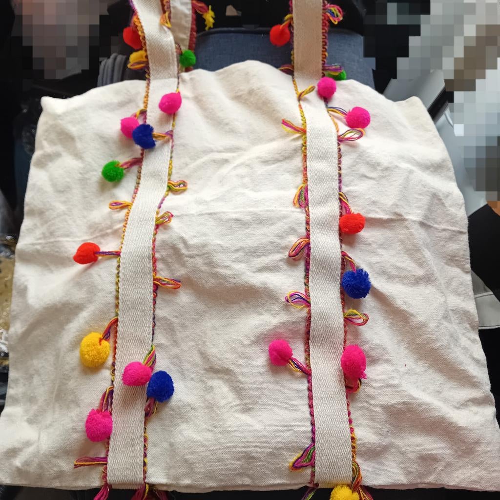 Canvas tas met kleurrijke pompons, Sieraden, Tassen en Uiterlijk, Tassen | Damestassen, Ophalen of Verzenden, Gebruikt, Overige kleuren