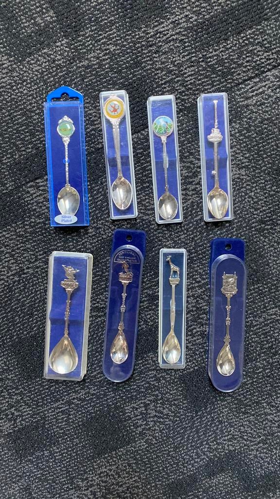 Set v 8 Souvenir Lepeltjes - Div. attracties o.a. Duinrell, Ophalen of Verzenden, Zo goed als nieuw