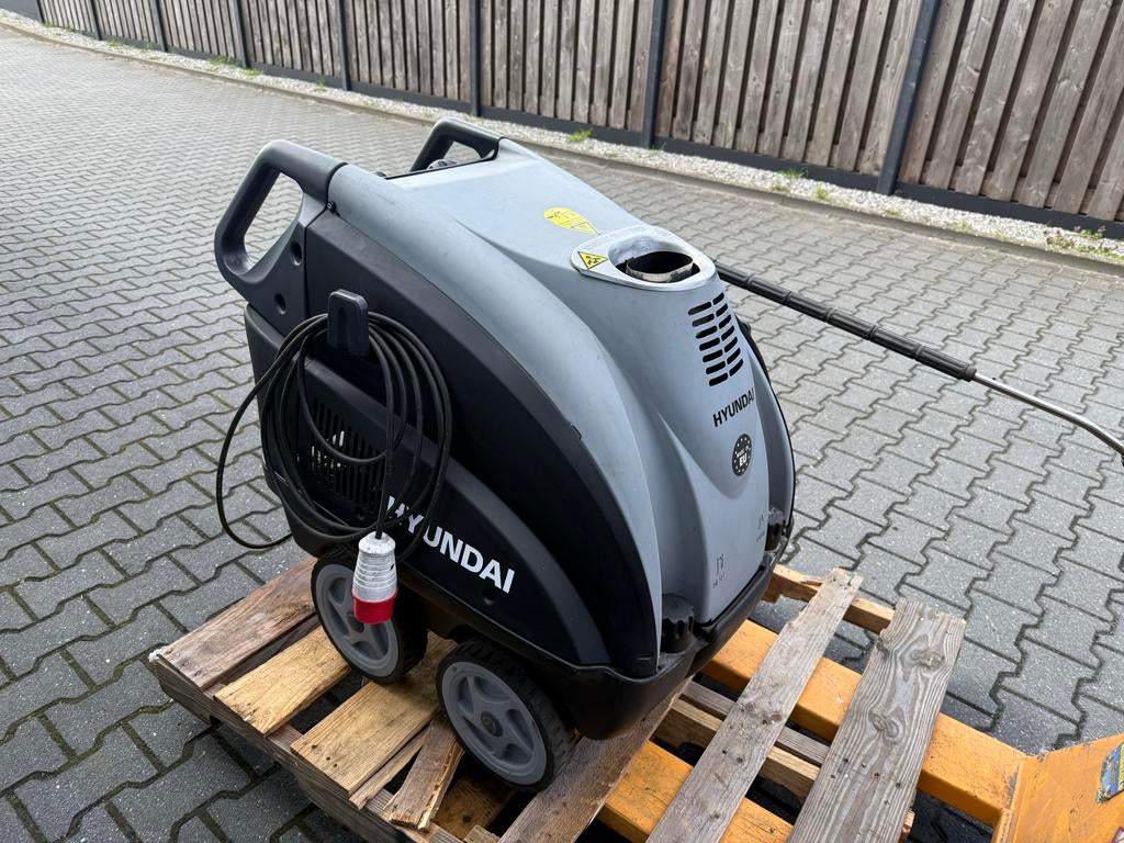 Hyundai / Lavor  warmwater hogedrukspuit/stoomcleaner, Tuin en Terras, Hogedrukreinigers, Ophalen, Gebruikt, Elektrisch, Met regelbare waterdruk