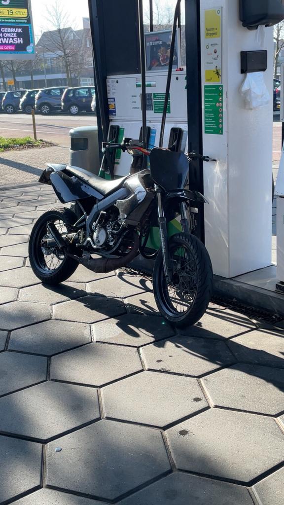 Derbi senda 77cc, Fietsen en Brommers, Ophalen, Maximaal 45 km/u, Zo goed als nieuw, 77 cc