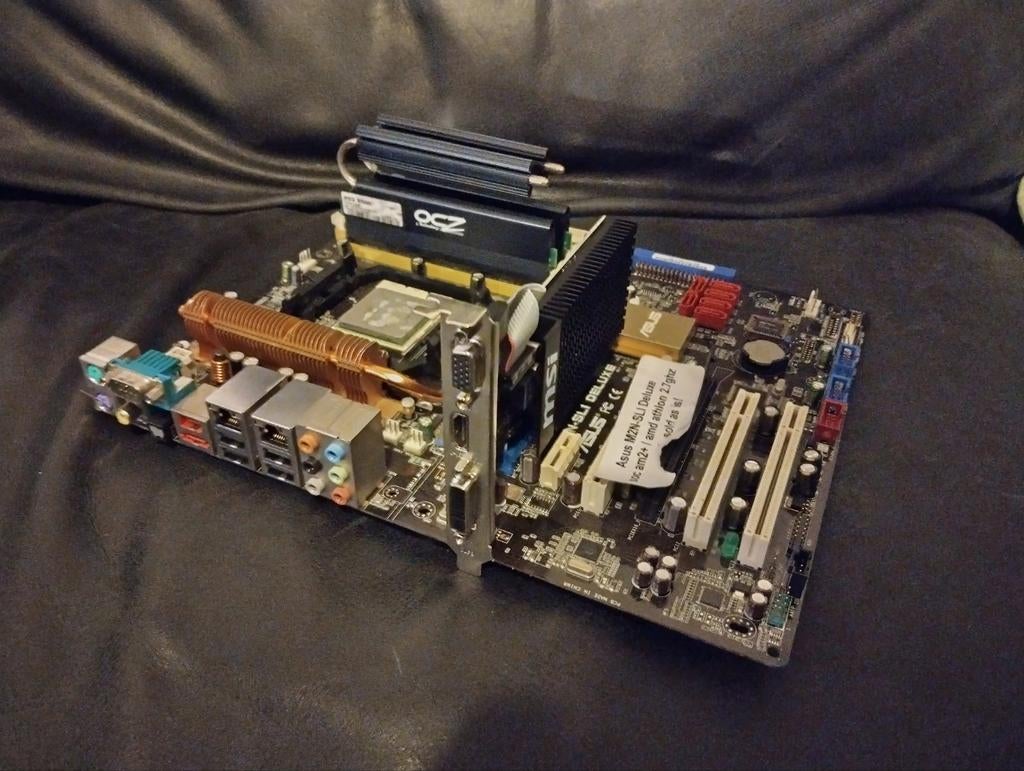 Asus M2N-SLI Deluxe, AMD Athlon, 2GB, GT 710, Gebruikt, Verzenden, AM2, DDR2