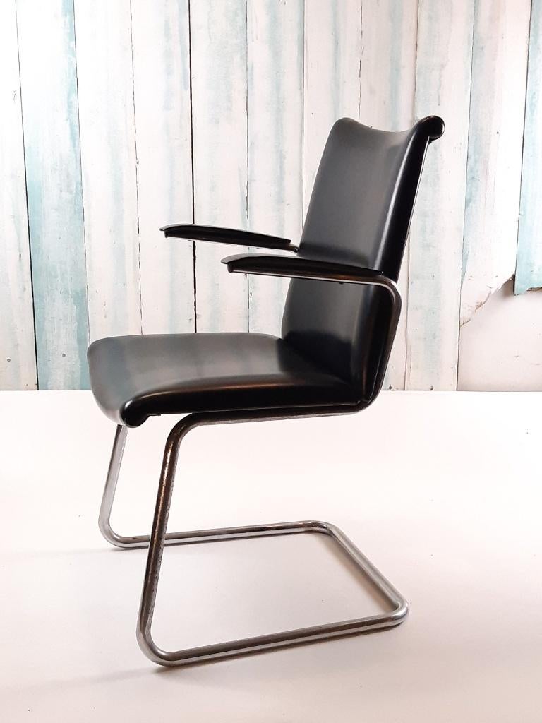 3014 Buisstoel van Toon De Wit, Huis en Inrichting, Stoelen, Gebruikt, Twee, Kunststof, Leer, Metaal, Stof, Zwart, Ophalen