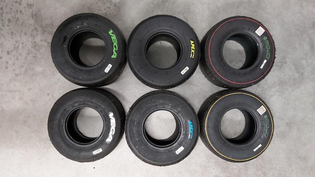 Kartbanden (slick en regen)., Sport en Fitness, Karting, Ophalen, Gebruikt, Onderdelen Kart