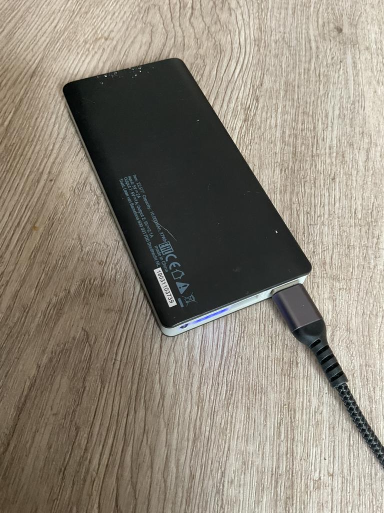 Trust powerbank 10000 mAH, Telecommunicatie, Powerbanks, Gebruikt, Ophalen of Verzenden