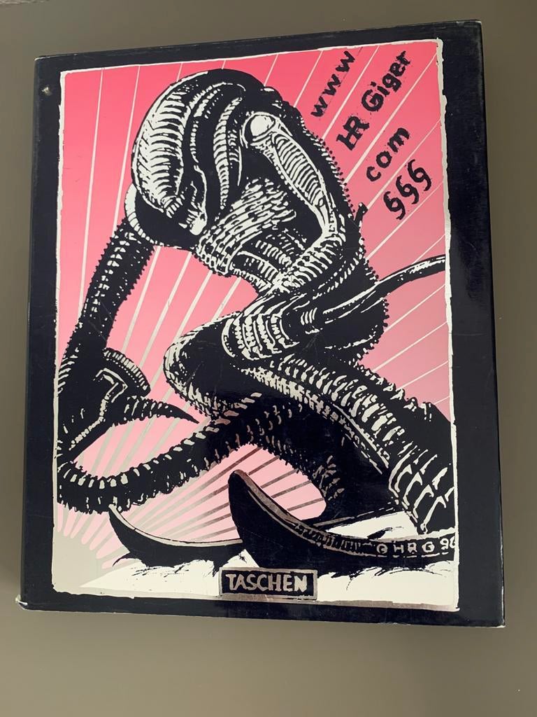 WWW Hr Giger com 999, Ophalen of Verzenden, Gelezen, Overige onderwerpen