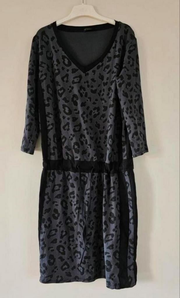 Musthaves by Elja antracietgrijze jurk mt L in zeer goede st, Kleding | Dames, Jurken, Ophalen of Verzenden, Zo goed als nieuw