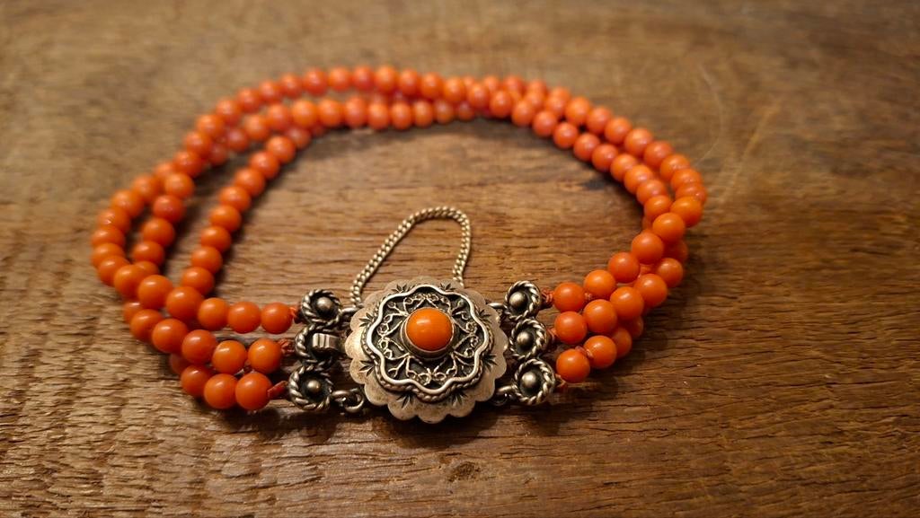Bloedkoralen armband met zilveren sluiting, Ophalen of Verzenden, Zo goed als nieuw, Rood, Zilver