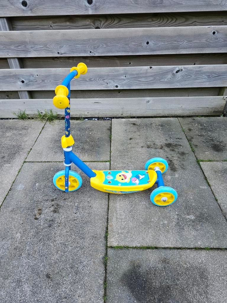 Baby Shark Stepje - Leuk en Leerzaam!, Fietsen en Brommers, Steps, Ophalen, Gebruikt, Gewone step, Baby Shark