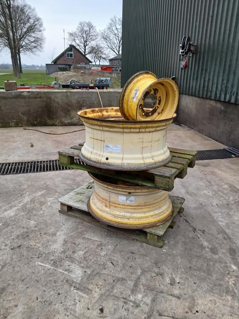 John Deere velgen  34 Inch kleine steek.  Voorwielen 16 Inch, Zakelijke goederen, Agrarisch | Onderdelen | Banden, Velgen en Assen