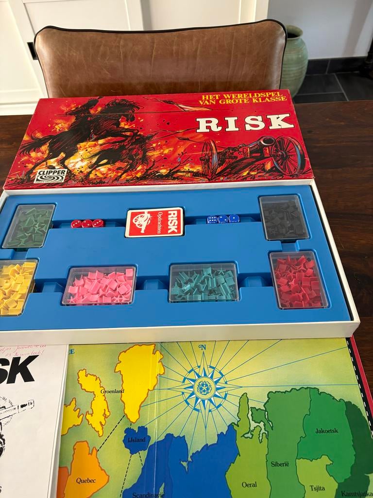 Risk Bordspel - Klassieker!, Drie of vier spelers, Ophalen of Verzenden, Gebruikt, Reisspel