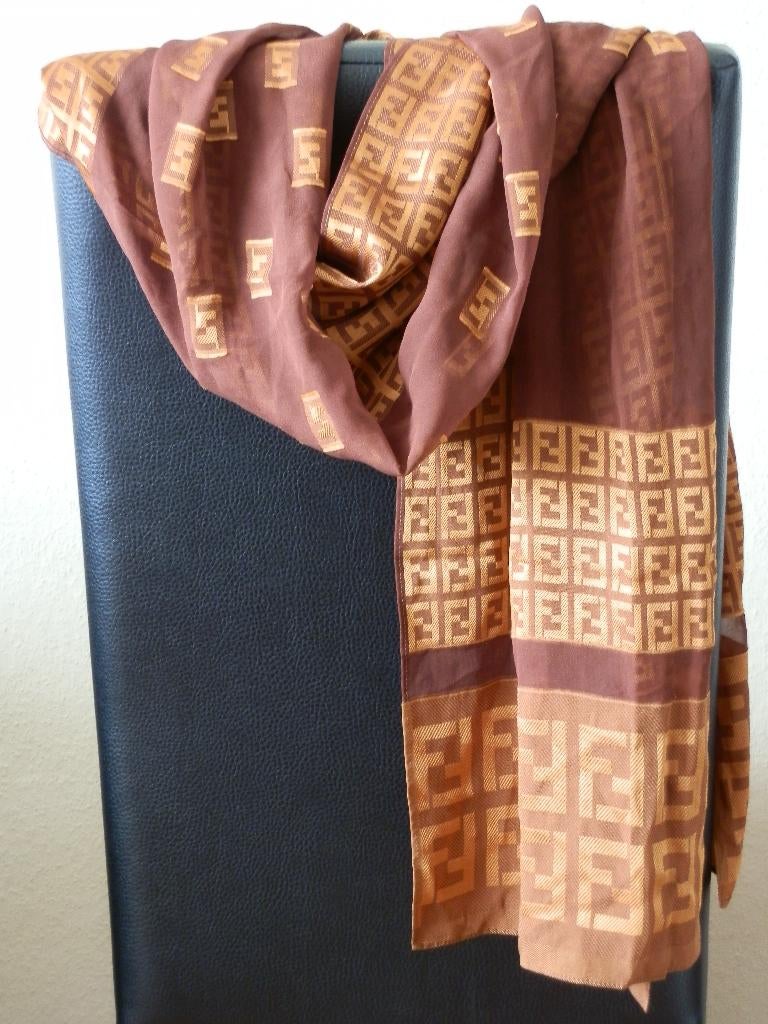 Fendi sjaal., Maat 46/48 (XL) of groter, Fendi, Ophalen of Verzenden, Zo goed als nieuw