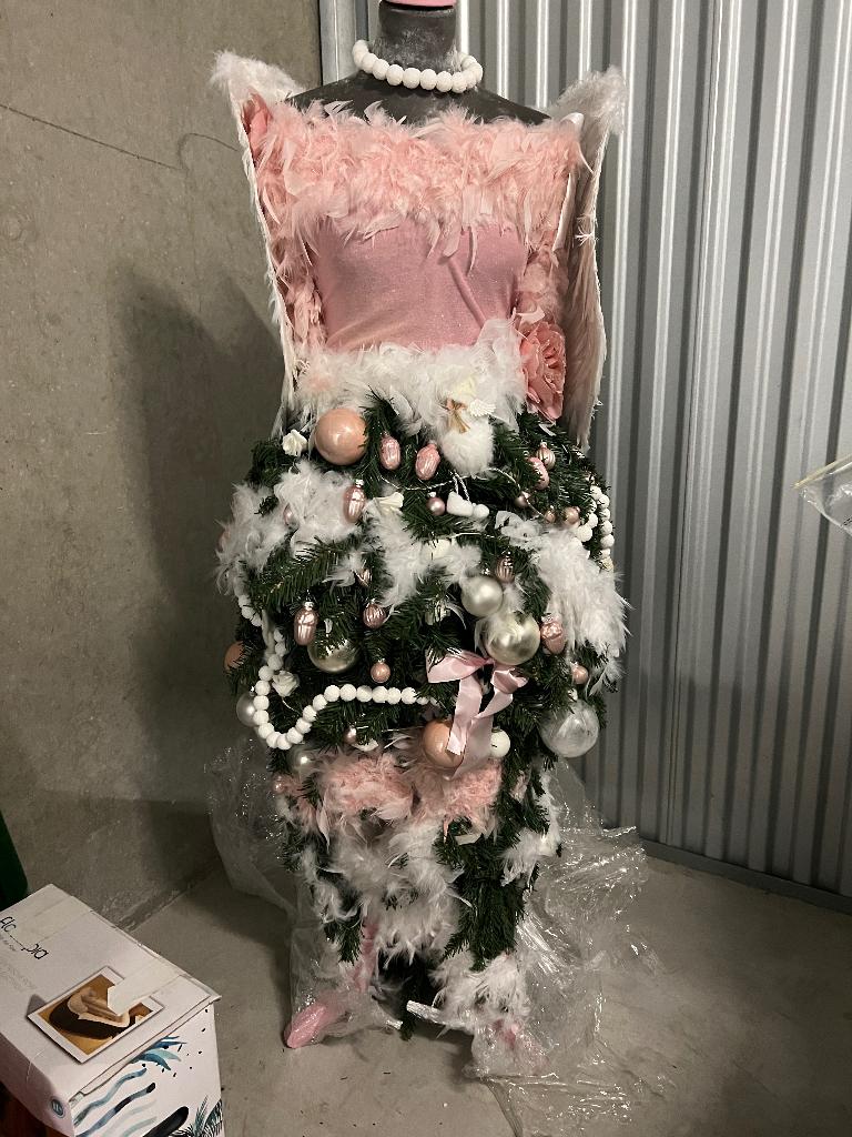 Mooie levensgrote engel, roze, vleugels, kerstdecoratie, Diversen, Kerst, Ophalen, Zo goed als nieuw